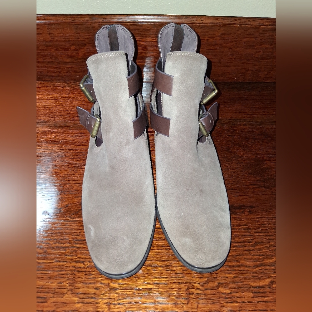 Isola Darnell Open Side Strap Genuine Suede Leather Ankle Booties Size 11